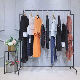 隆重登場(chǎng) 時(shí)尚大氣經(jīng)典時(shí)裝風(fēng)格 - 19新款品牌女裝折扣衣世界批發(fā)走份