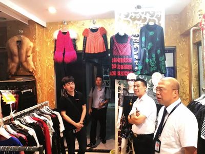 原創設計驅動產業升級 平湖羽絨服產業聯盟走進重慶服裝批發市場